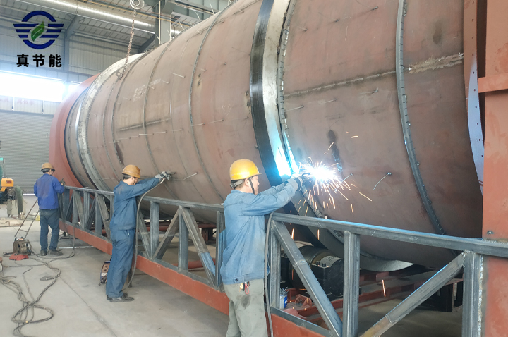 防止污泥干燥設(shè)備表面漆層脫落破損，采用防腐防銹的工藝技術(shù)焊接